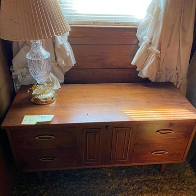 Lane cedar chest