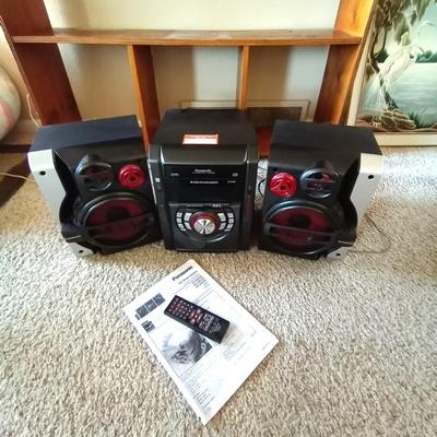 PANASONIC CD STEREO SYSTEM WITH DETACHABLE SIDE SPEAKERS AND REMOTE