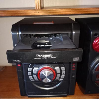 PANASONIC CD STEREO SYSTEM WITH DETACHABLE SIDE SPEAKERS AND REMOTE