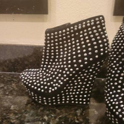 Black platform shoes with beads