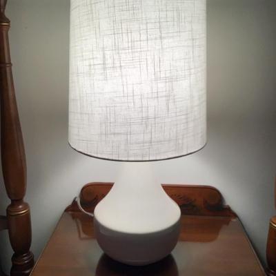 1679 White Ceramic Modern Lamp