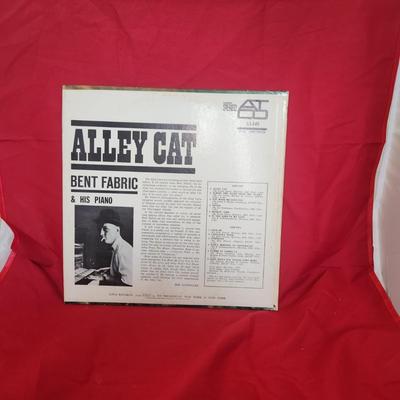 Ally cat bent fabric record