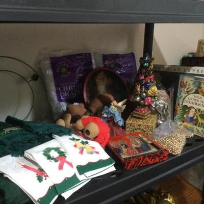 1002 Holiday Decor Lot Christmas Items
