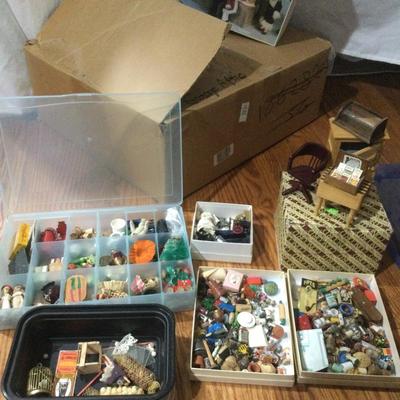 1004 Vintage Dollhouse Lot