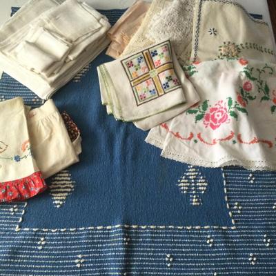 1007 Antique Table Linen Lot dâ€™Arts Domestiques