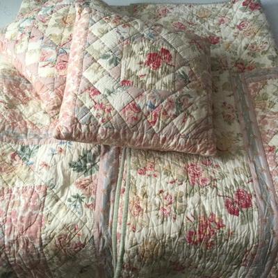 1011 Pink Impressions Floral King Bedspread & Pillows