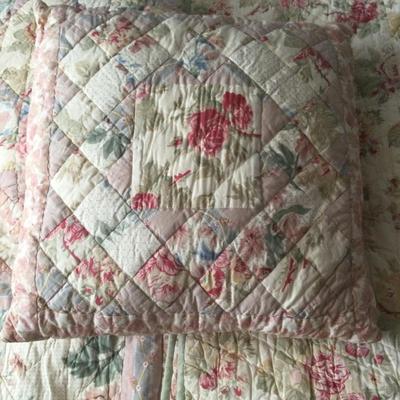 1011 Pink Impressions Floral King Bedspread & Pillows