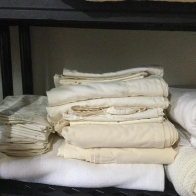 1017 Cream Ivory Bed Linen Lot