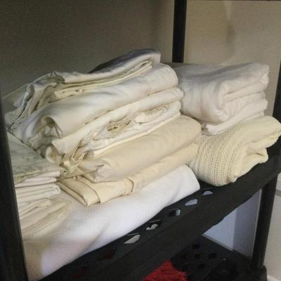 1017 Cream Ivory Bed Linen Lot