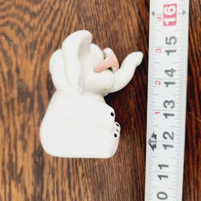 SO STINKING CUTE ELEPHANT W/ PINK GLASSES FIGURINE