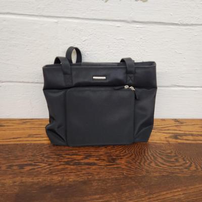 LIZ CLAIBORNE BLACK HAND BAG
