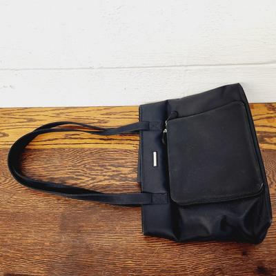 LIZ CLAIBORNE BLACK HAND BAG