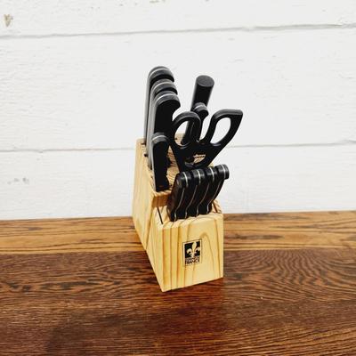 CUISINE DE FRANCE 11 PC CUTLERY SET W/ WOOD BLOCK