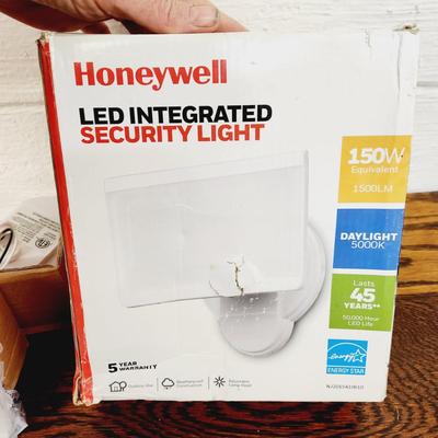 BRAND NEW HONEY WELL LED INTEGRATED SECURITY LAMP