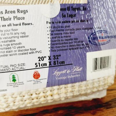 HOLD PLUS 20 x 32 in RUG HOLDER
