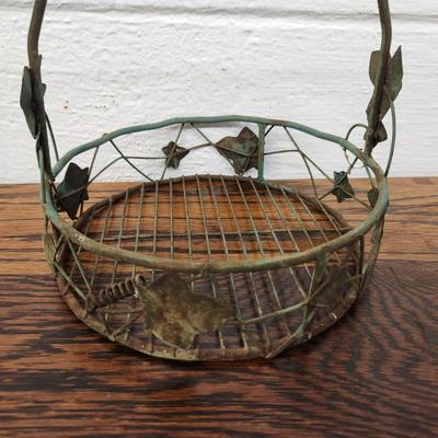 CUTE METAL LEAF DECOR BASKET
