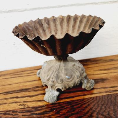 FANTASTIC RUSTIC METAL PEDESTAL CANDLE HOLDER