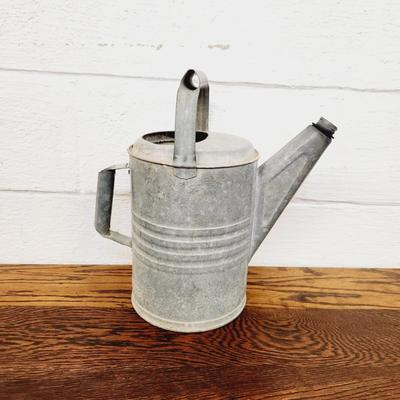 VINTAGE GALVANIZED 8 QUART WATERING CAN