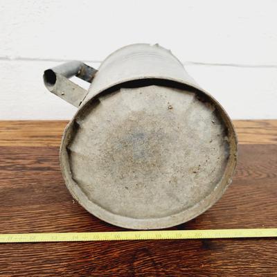 VINTAGE GALVANIZED 8 QUART WATERING CAN