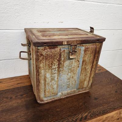 VINTAGE LARGE METAL AMMUNITION BOX