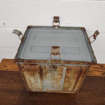 VINTAGE LARGE METAL AMMUNITION BOX