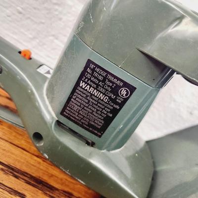 BLACK & DECKER ELECTRIC HEDGE TRIMMER