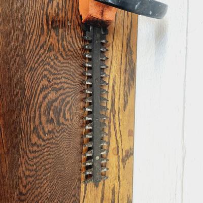 BLACK & DECKER HEDGE TRIMMER #2