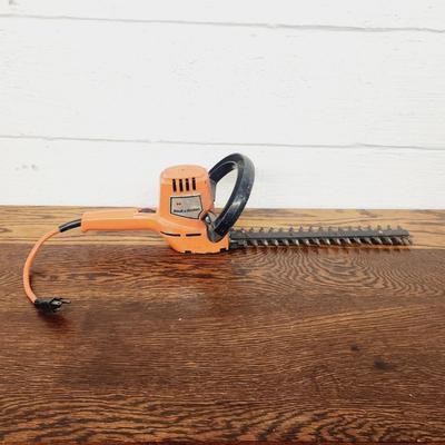 BLACK & DECKER HEDGE TRIMMER #2