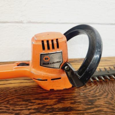 BLACK & DECKER HEDGE TRIMMER #2