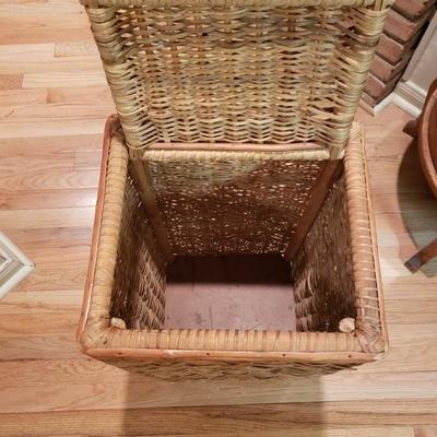 Wicker clothes hamper