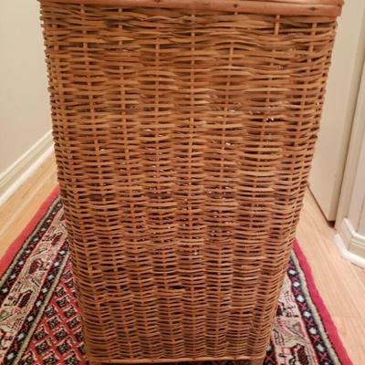 Wicker clothes hamper