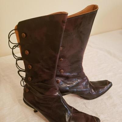 Cydwoq hand made leather women's boots