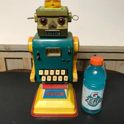 VINTAGE ROBOT TOY