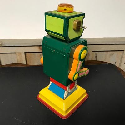 VINTAGE ROBOT TOY