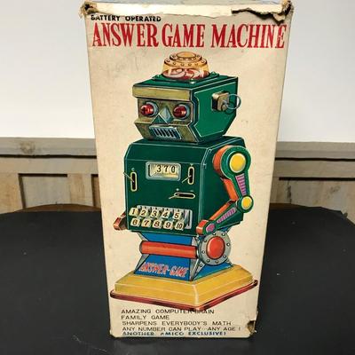 VINTAGE ROBOT TOY
