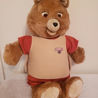 Vintage Teddy Ruxpin with 7 books & tapes, clothes & instructions