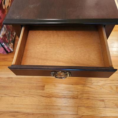 Pair of End Tables 22x27x23H
