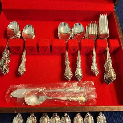 Wm. Rogers International Silver co. Extra Plate Service for 8