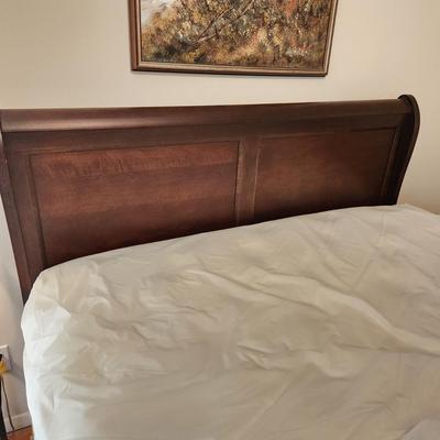Broyhill Queen Bed with Serta  Mattress and Box Spring