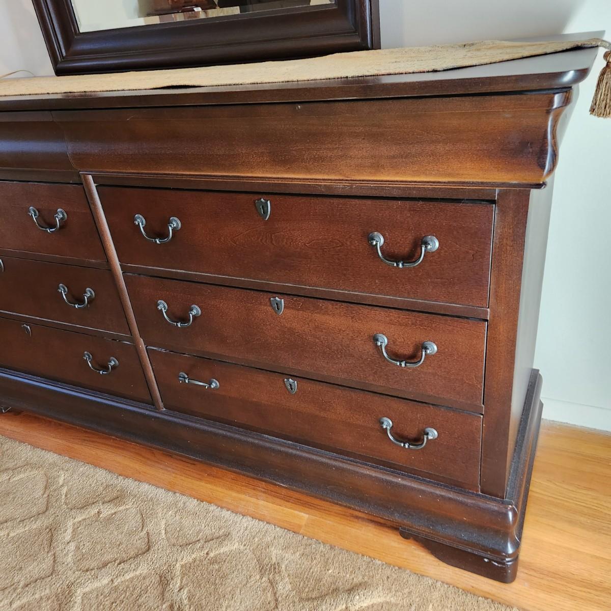 Broyhill 8 drawer dresser deals