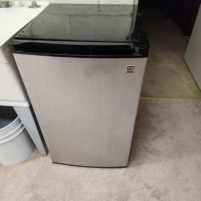 Kenmore Mini Dorm Refrigerator 4.4 cubic ft Working