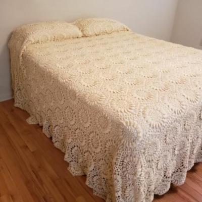 Vintage 1955 HAND CROCHET full size bedspread
