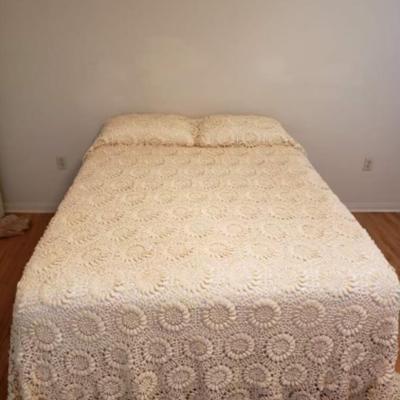 Vintage 1955 HAND CROCHET full size bedspread