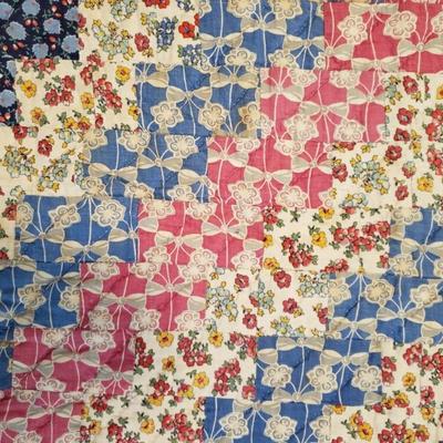 Vintage handmade trip around the world quilt
