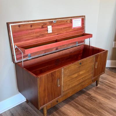 LANE Mid-century Modern Lane Cedar Chest  **Read Details