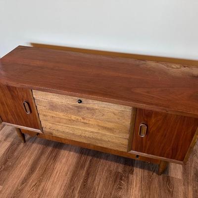 LANE Mid-century Modern Lane Cedar Chest  **Read Details