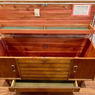 LANE Mid-century Modern Lane Cedar Chest  **Read Details