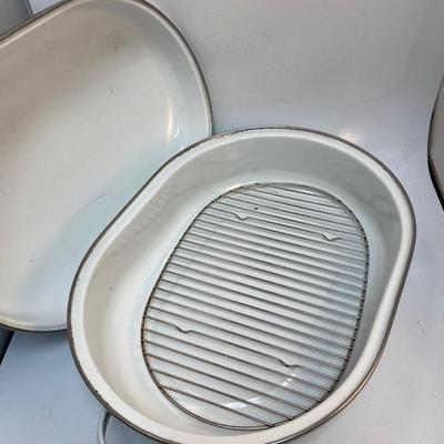 Large White Enamel Roasting Pan with Lid and Rack