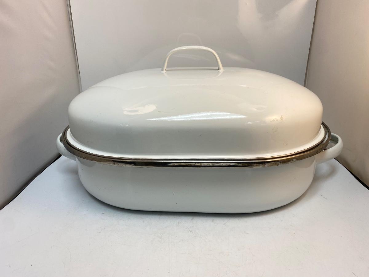 Large White Enamel Roasting Pan with Lid and Rack
