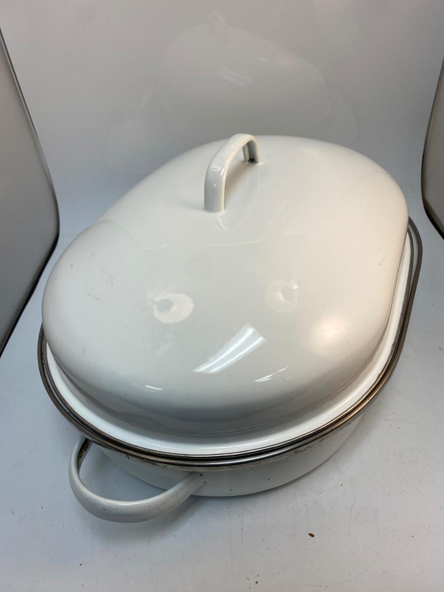 Large White Enamel Roasting Pan with Lid and Rack